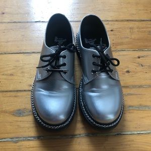 Vegan silver oxford Doc Martens - US 8